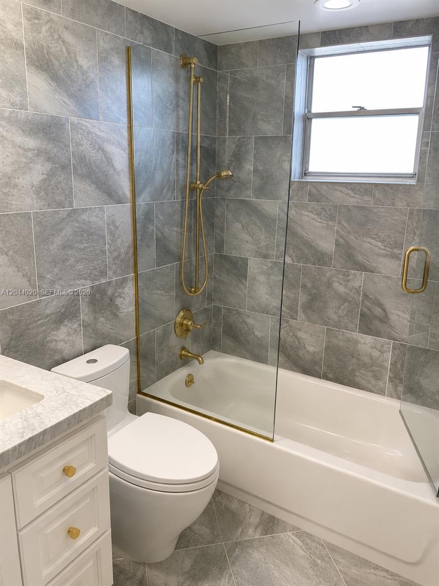 219 NE 14th Ave # 306 — Photo 5