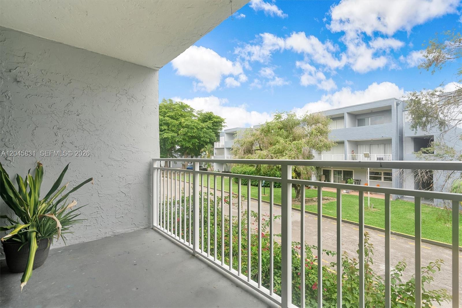 9369 Fontainebleau Blvd # J225, Miami FL 33172