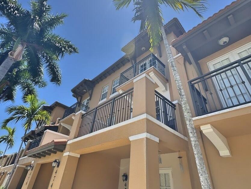 474 SW 147th Avenue, Pembroke Pines FL 33027