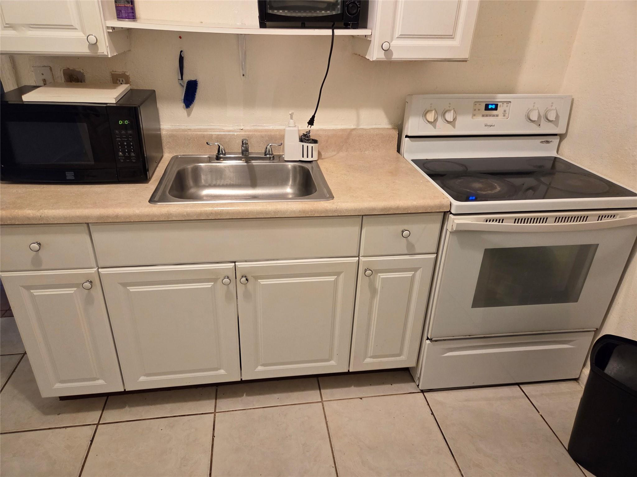 7818 SW 7TH Court — Photo 4