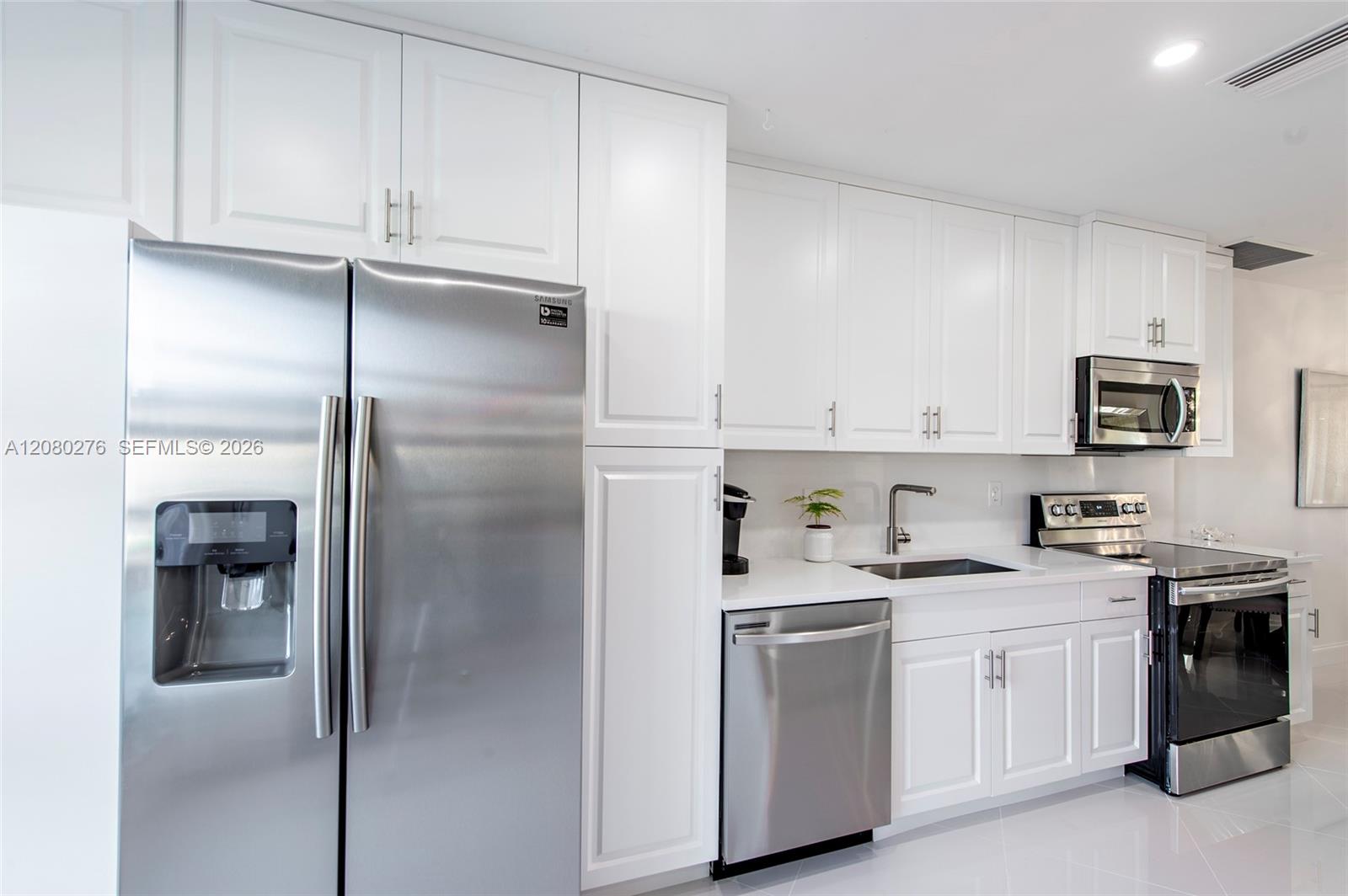 8580 Bella Vista Dr — Photo 2