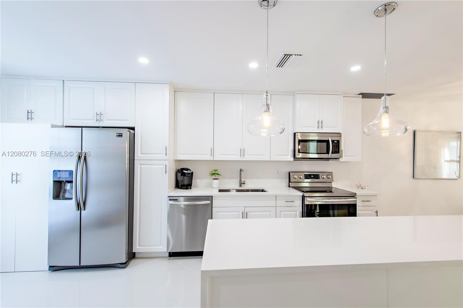 8580 Bella Vista Dr — Photo 3