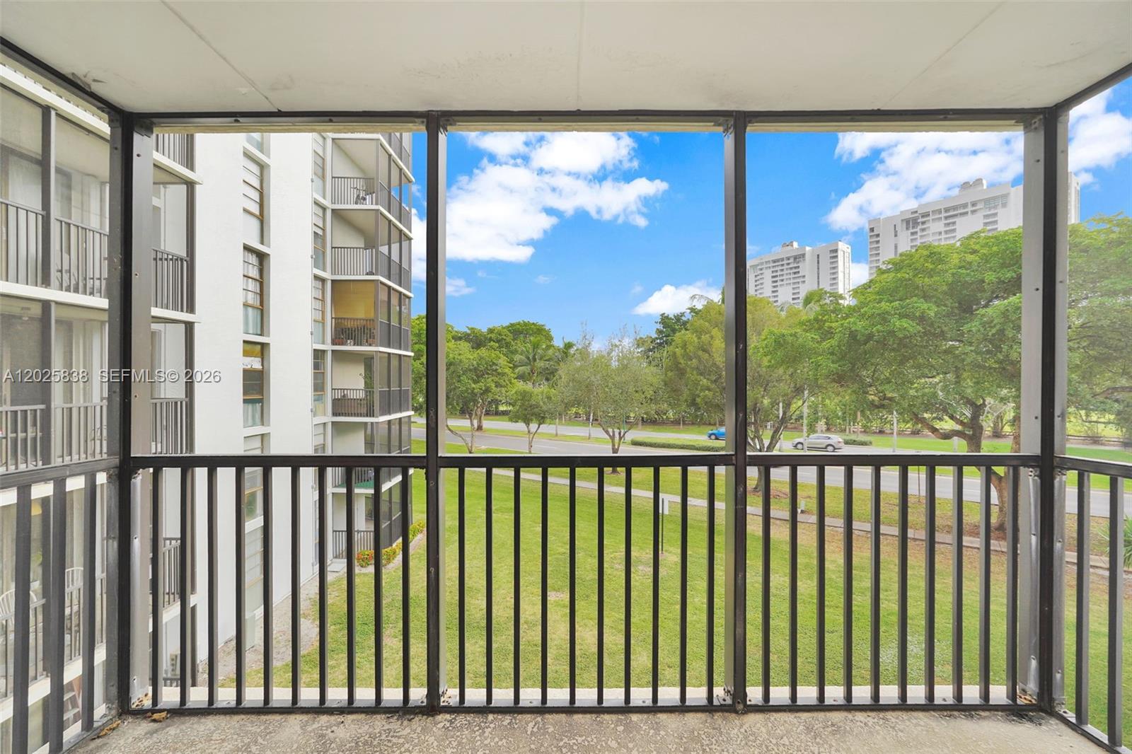 3401 N Country Club Dr # 307, Aventura FL 33180