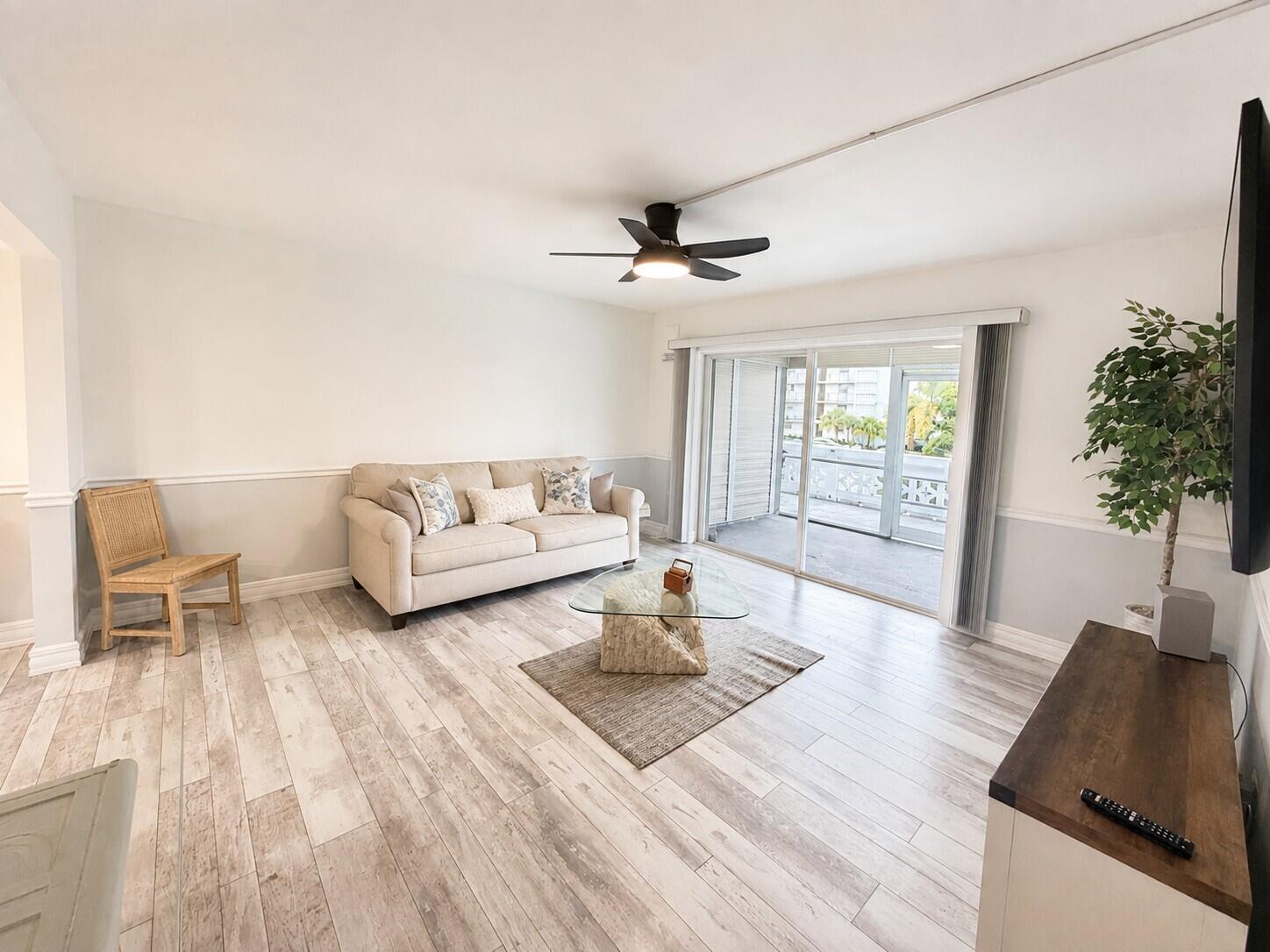 209 SE 6th Street # 11 — Photo 3