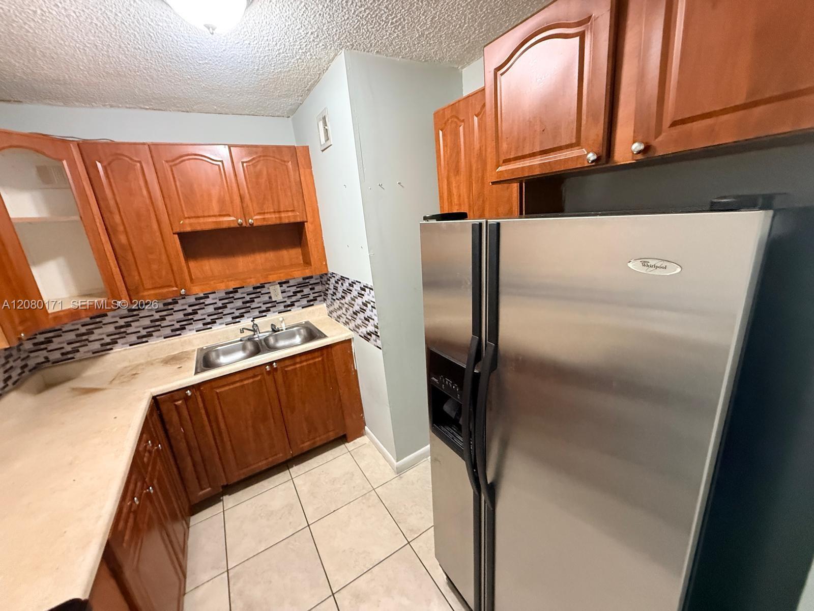 525 W 69th St # 106 — Photo 2