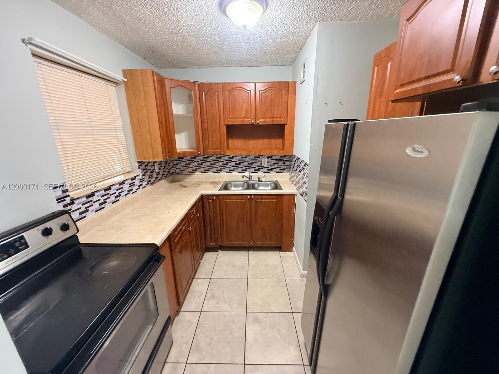 525 W 69th St # 106 — Photo 3