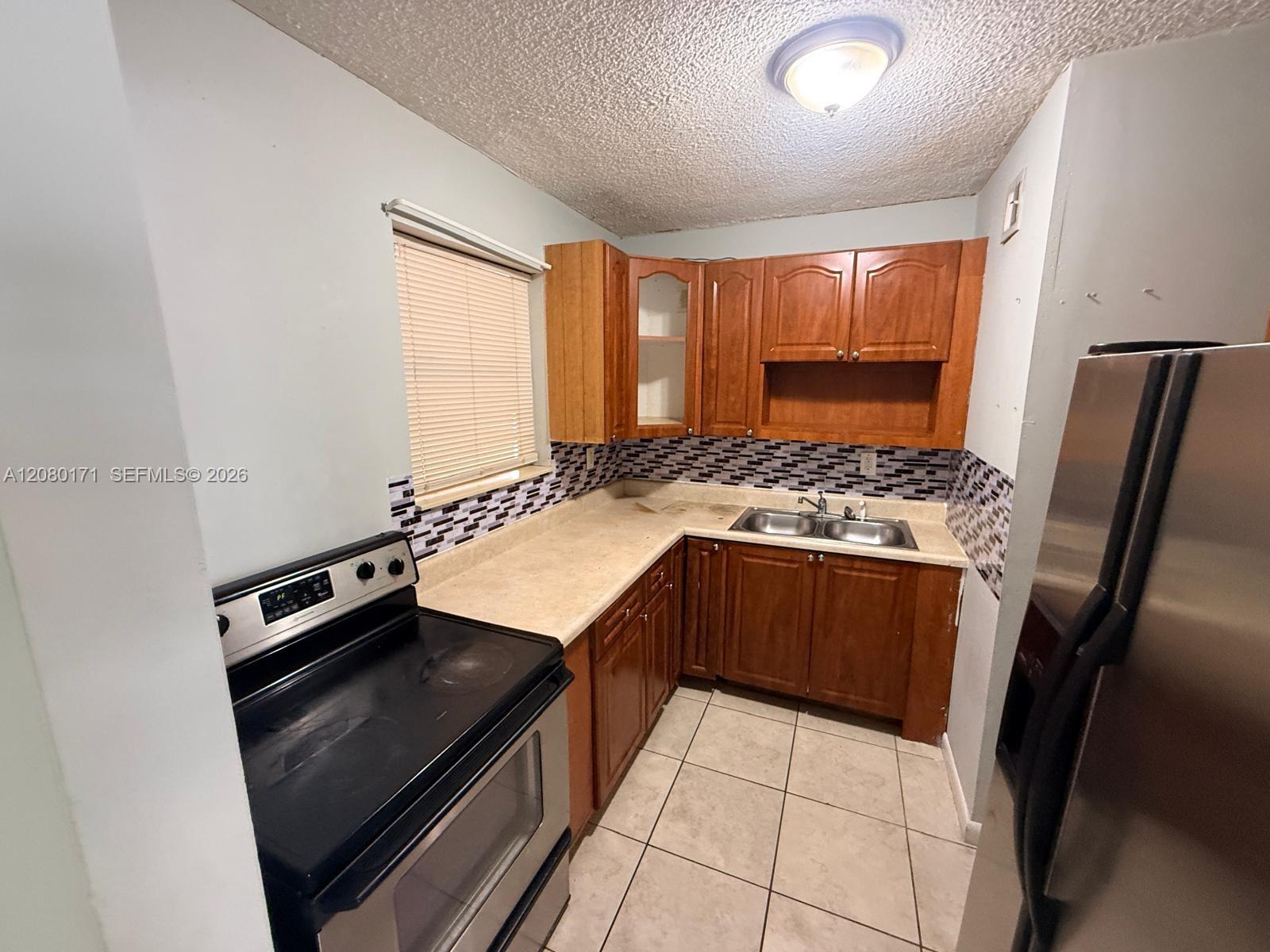 525 W 69th St # 106 — Photo 4