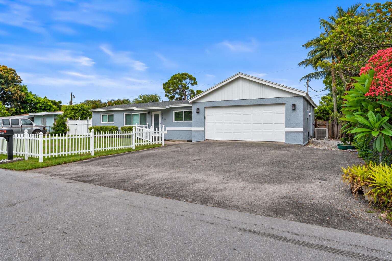 2071 W Carol Circle — Photo 2