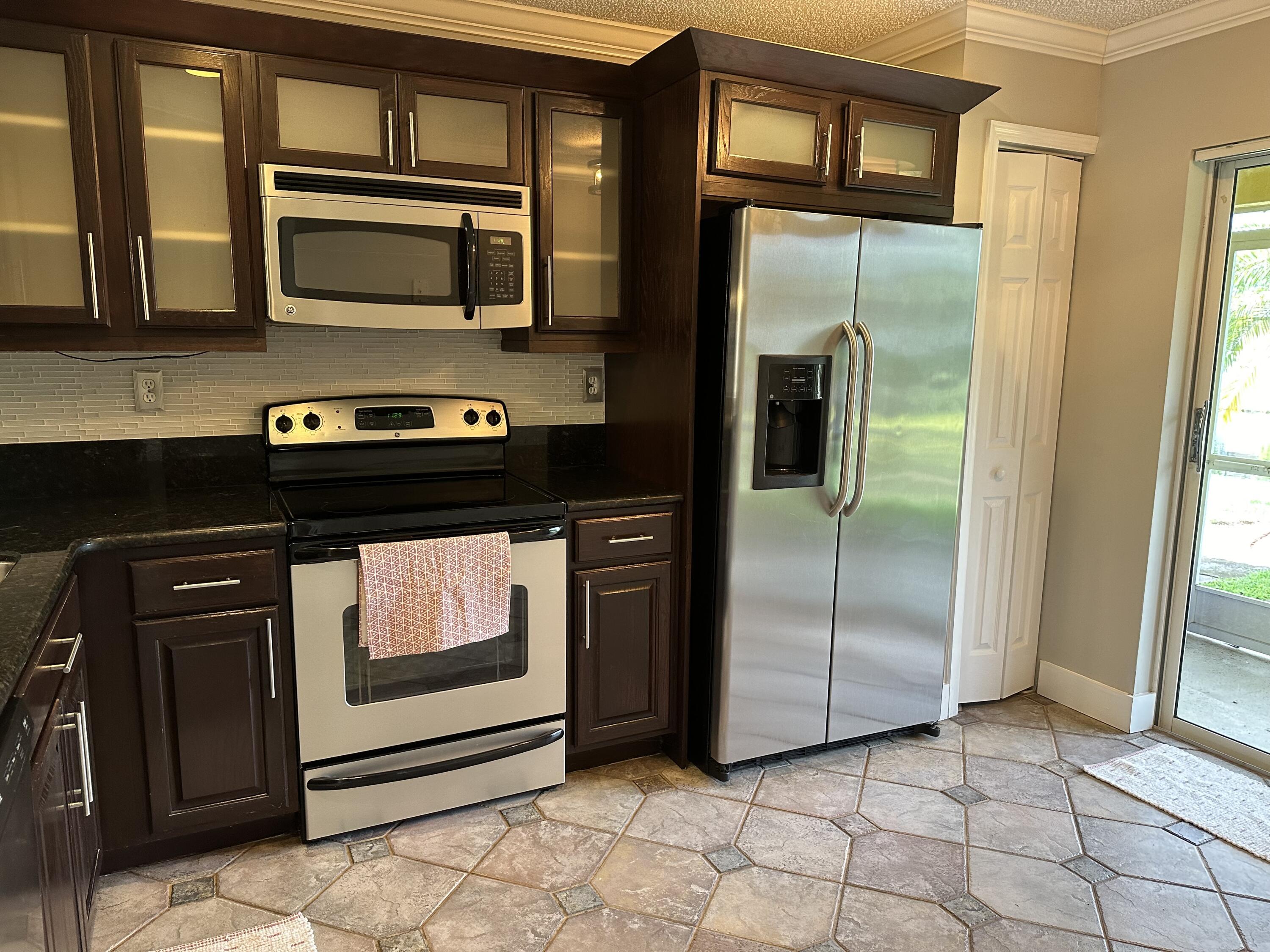 1044 Arezzo Circle — Photo 3