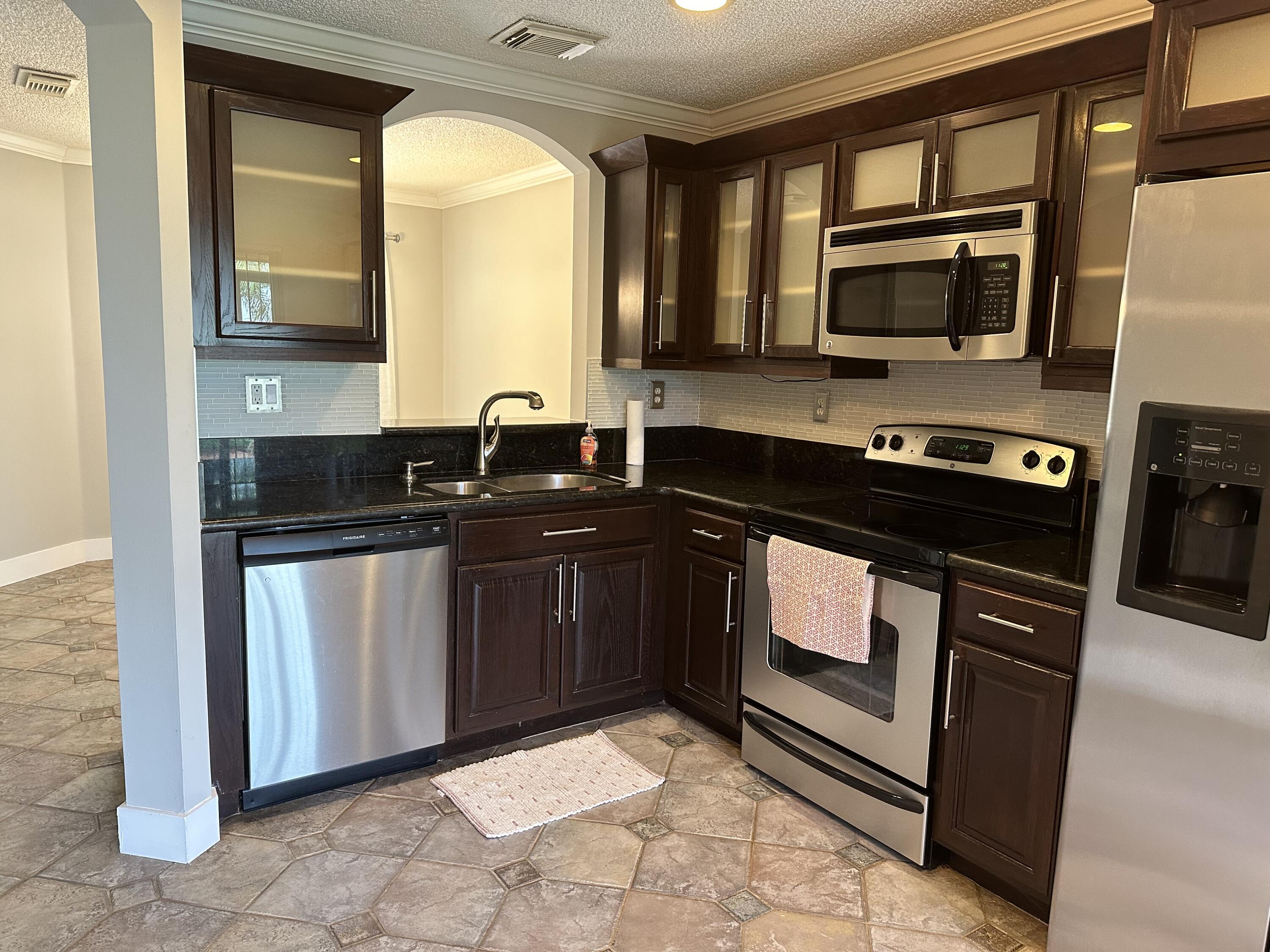 1044 Arezzo Circle — Photo 2