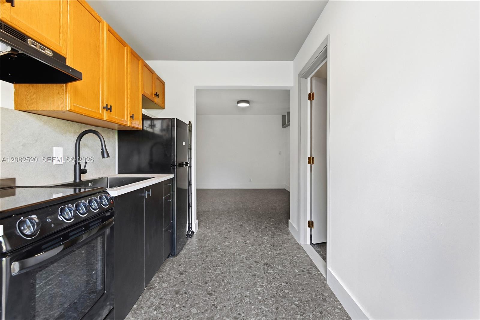 1085 NE 34th St # 3 — Photo 2