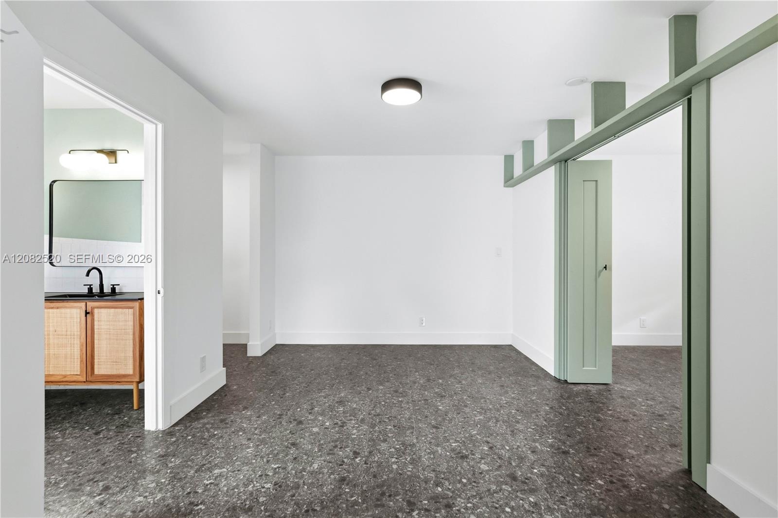 1085 NE 34th St # 3 — Photo 3