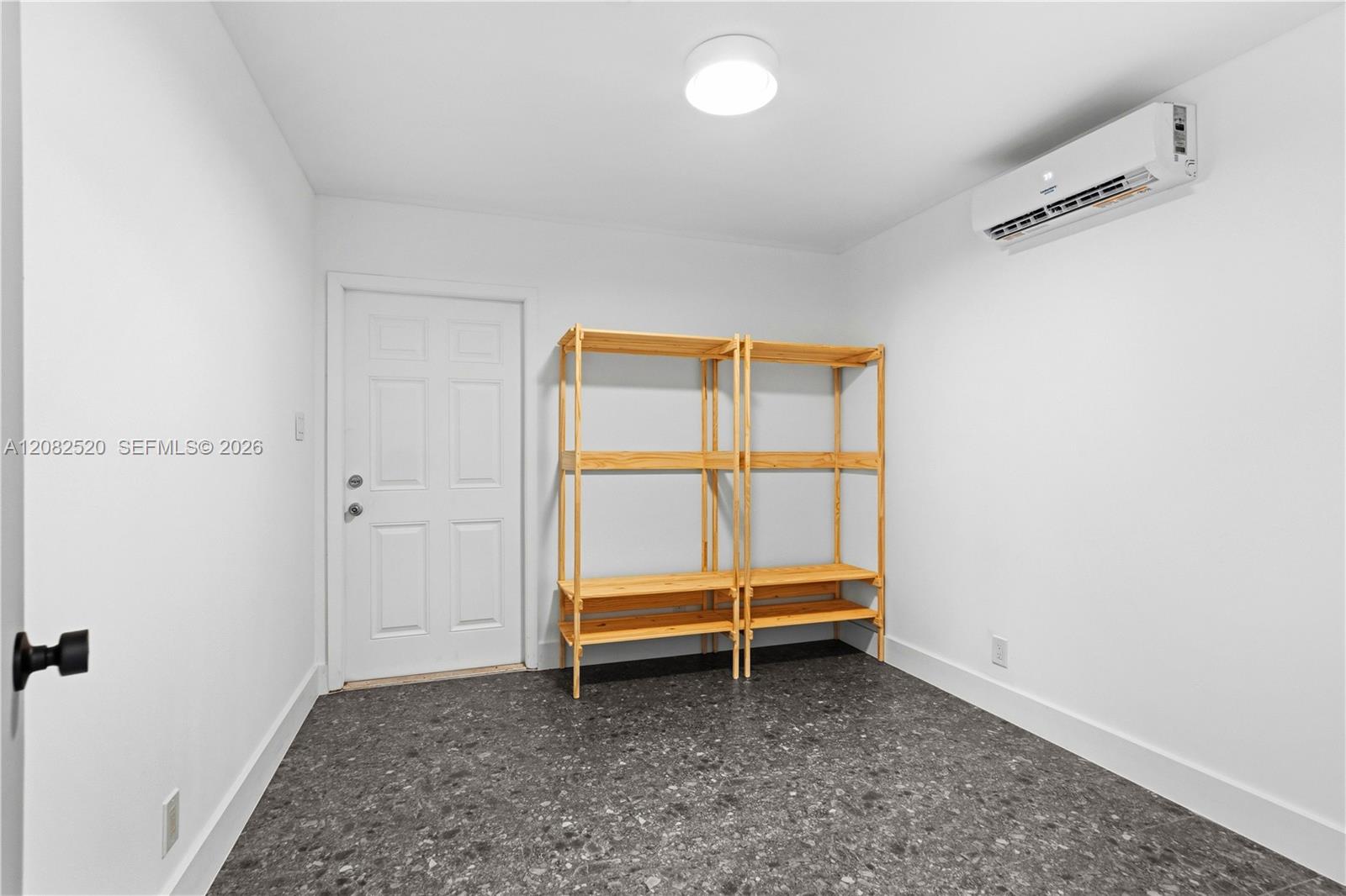 1085 NE 34th St # 3 — Photo 4