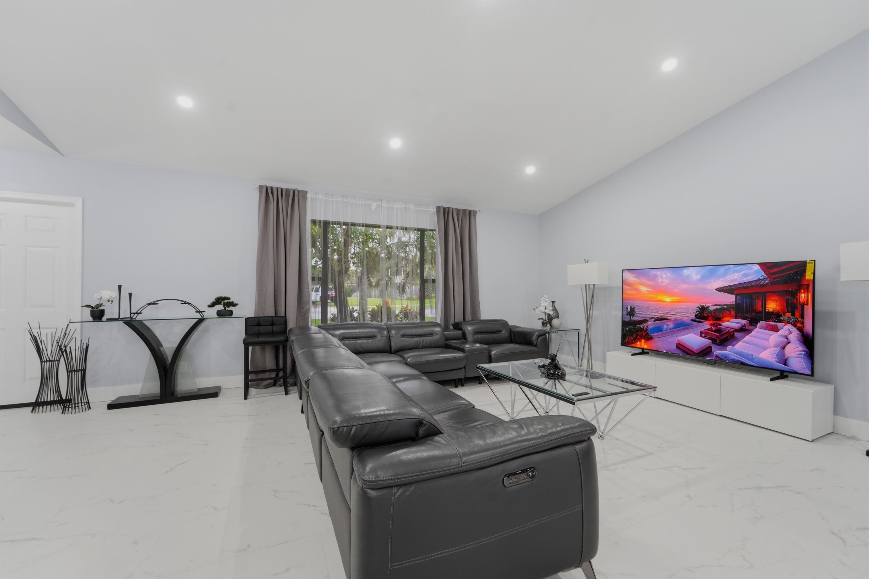 606 JUNIPER Place — Photo 3