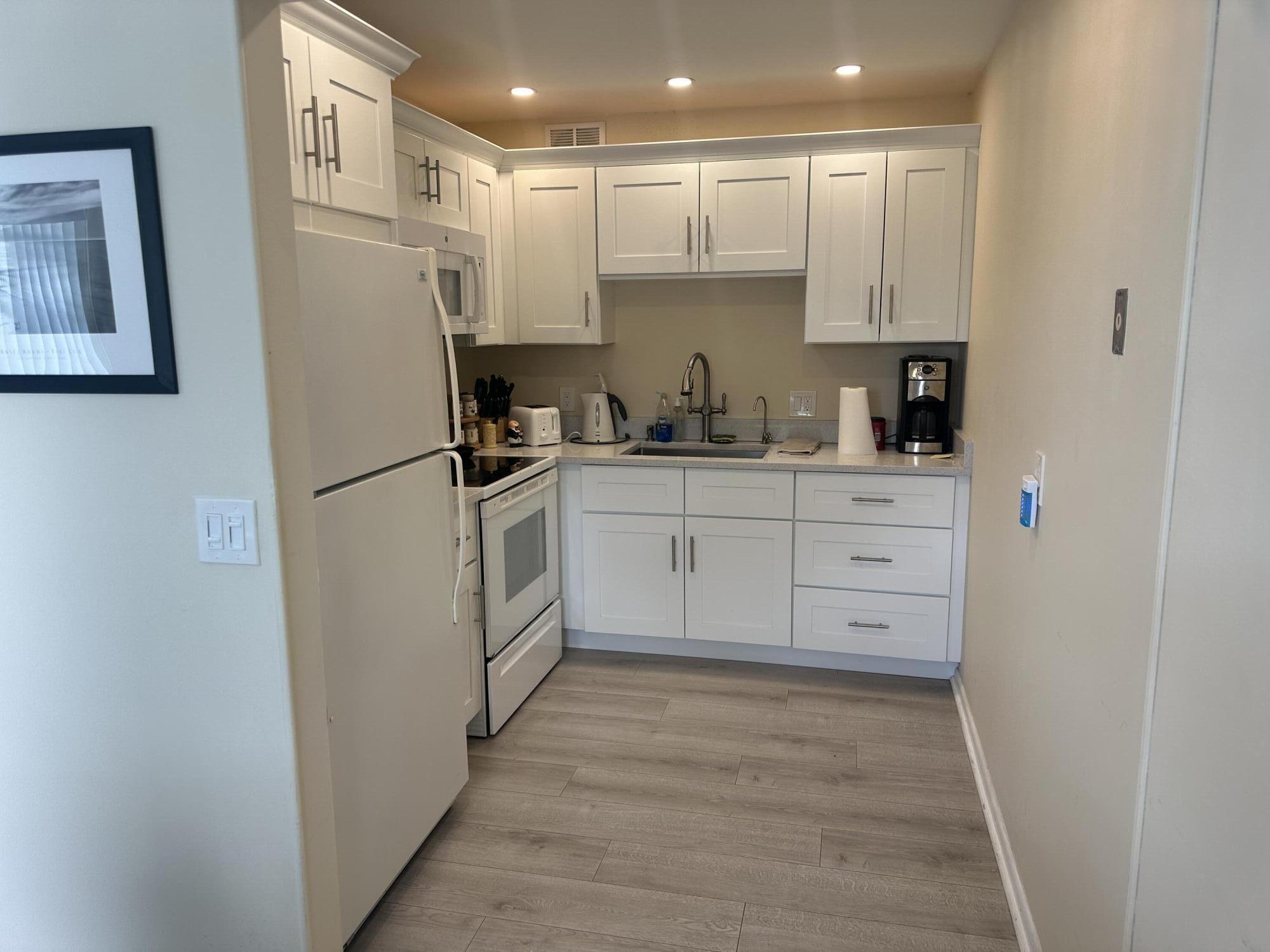 154 WINDSOR G, West Palm Beach FL 33417