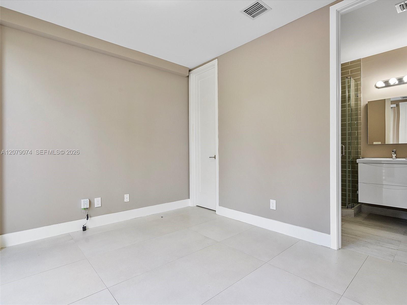 626 NE 12th Ave # 626 — Photo 2