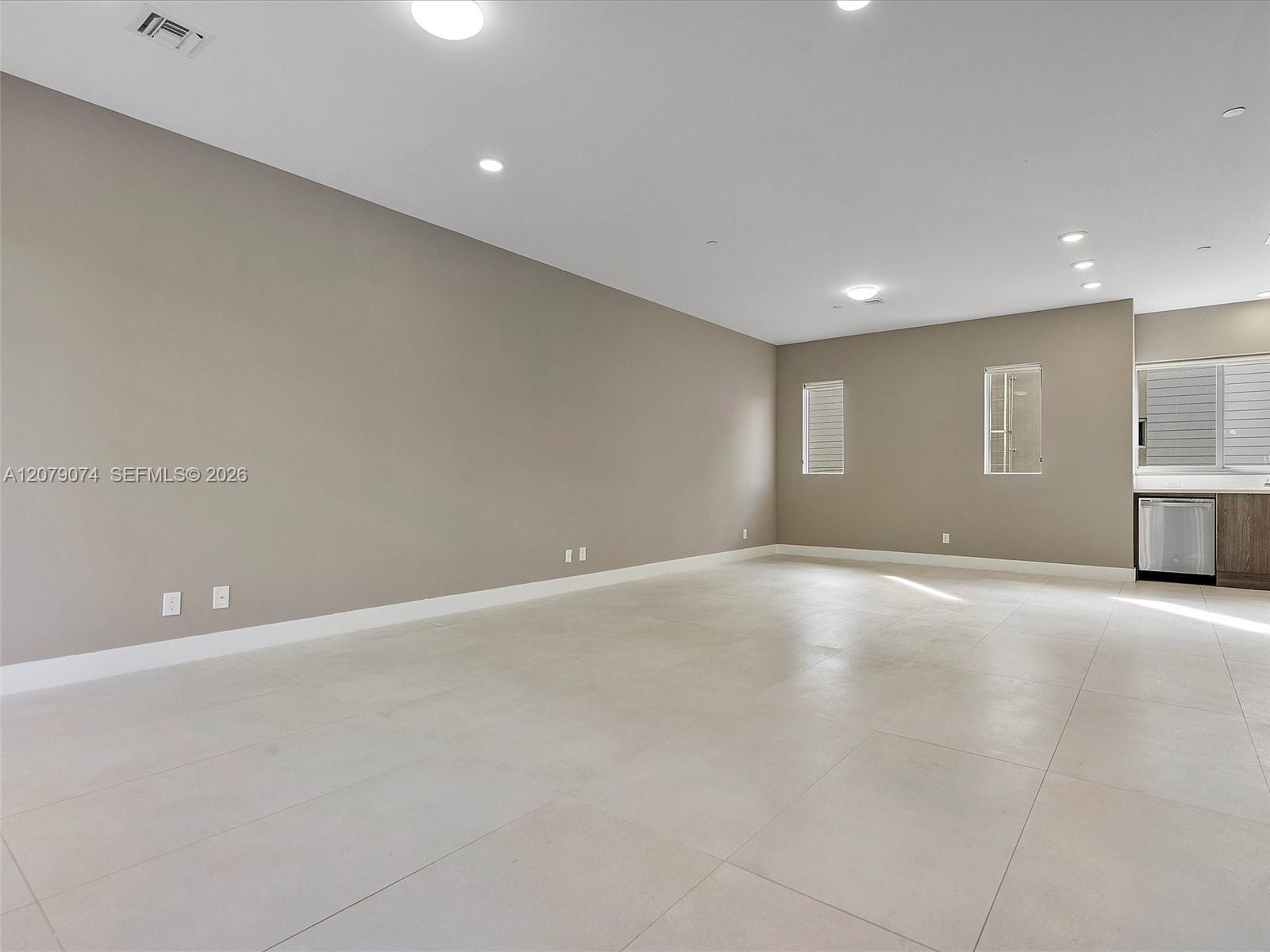 626 NE 12th Ave # 626 — Photo 3