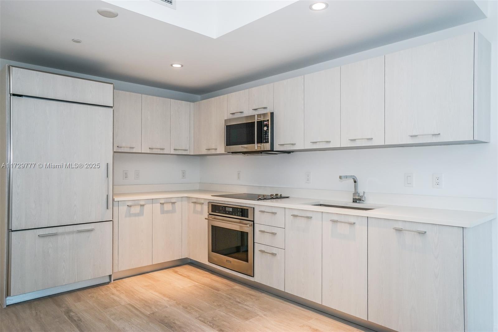 55 SW 9 Street # 1407 — Photo 4