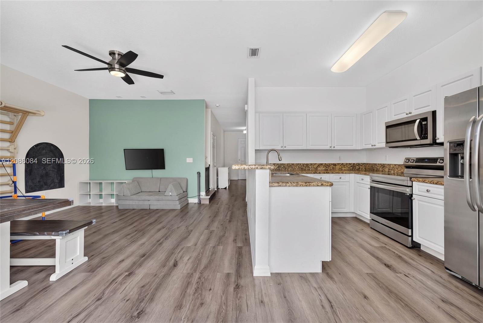 12956 SW 134th Ter — Photo 2