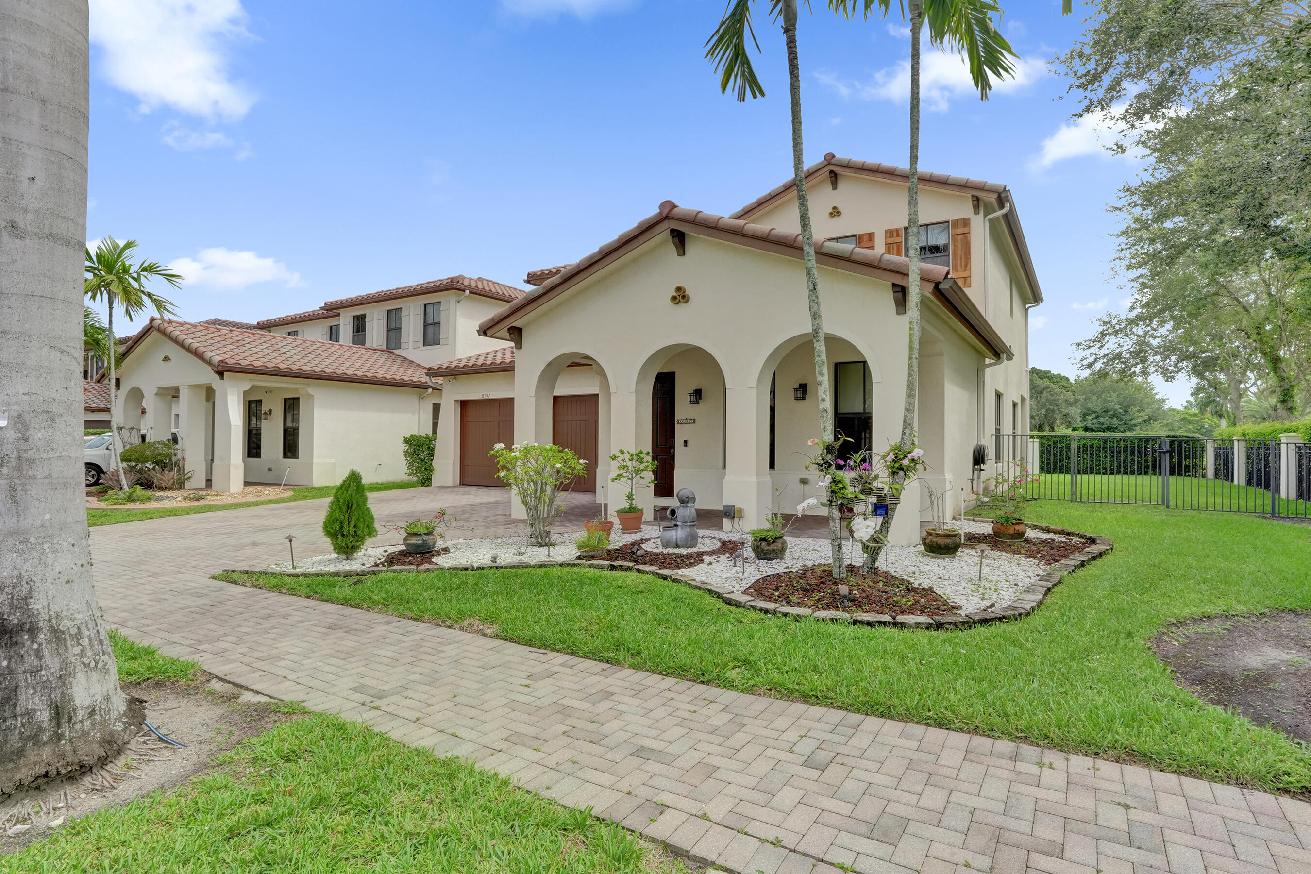 8541 NW 38th Street, Cooper City FL 33024