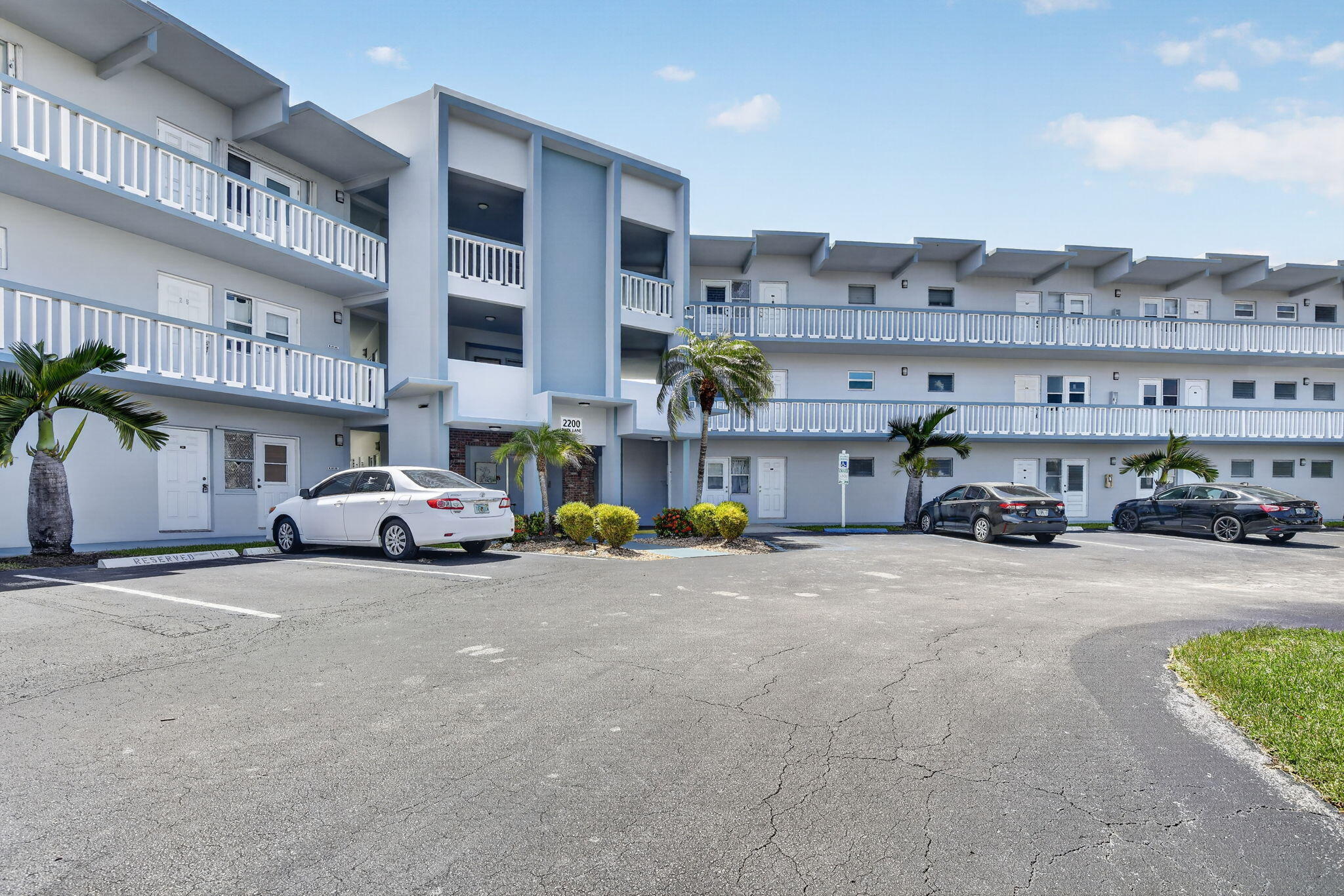 2200 PARK Lane # 208 — Photo 3