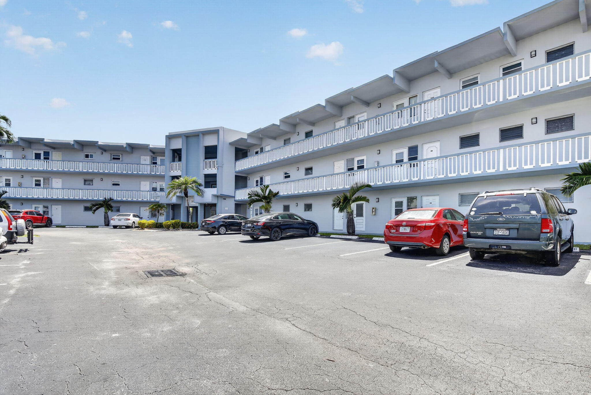 2200 PARK Lane # 208 — Photo 4