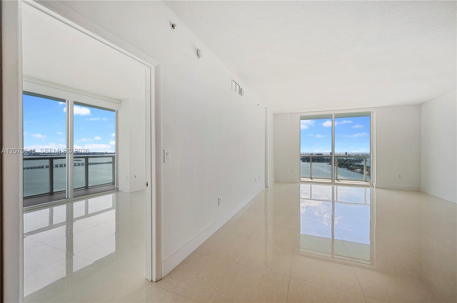 1900 N Bayshore Dr # 4302 — Photo 2