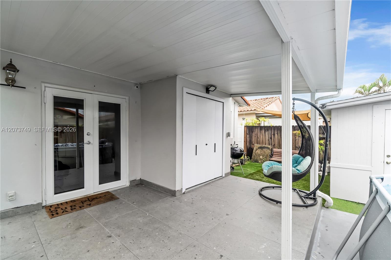 980 W 43rd Pl — Photo 3