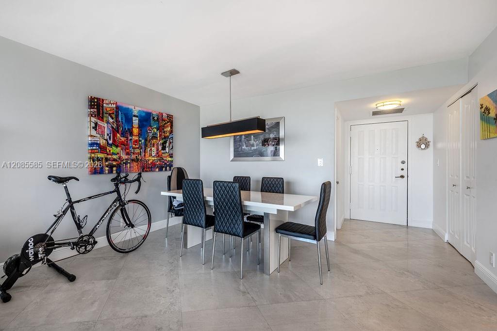 600 Parkview Dr # 829 — Photo 2