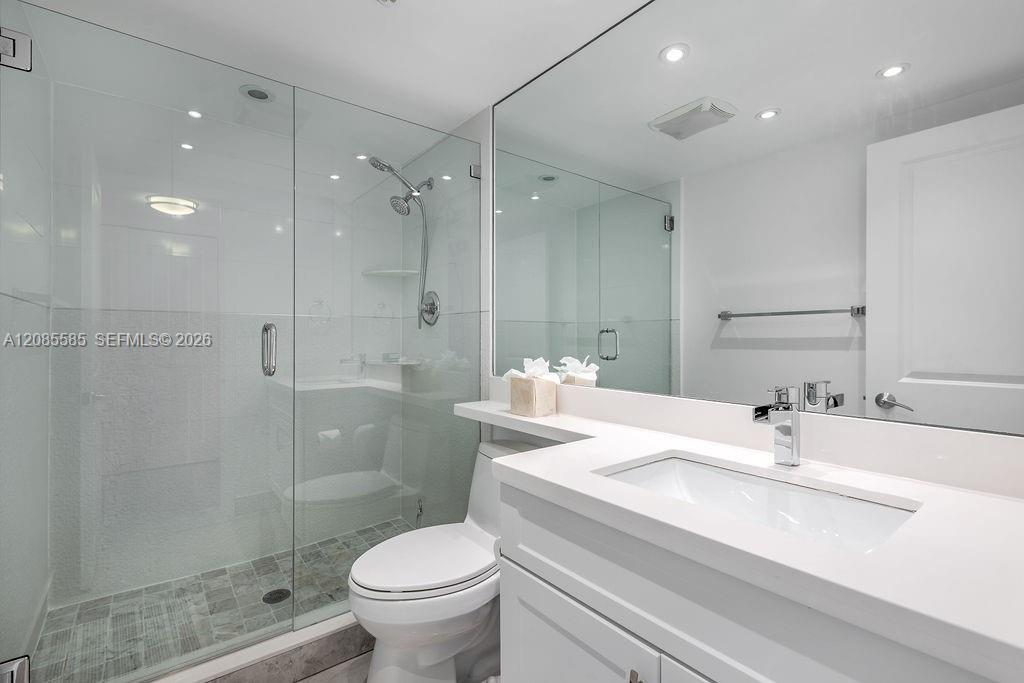 600 Parkview Dr # 829 — Photo 3
