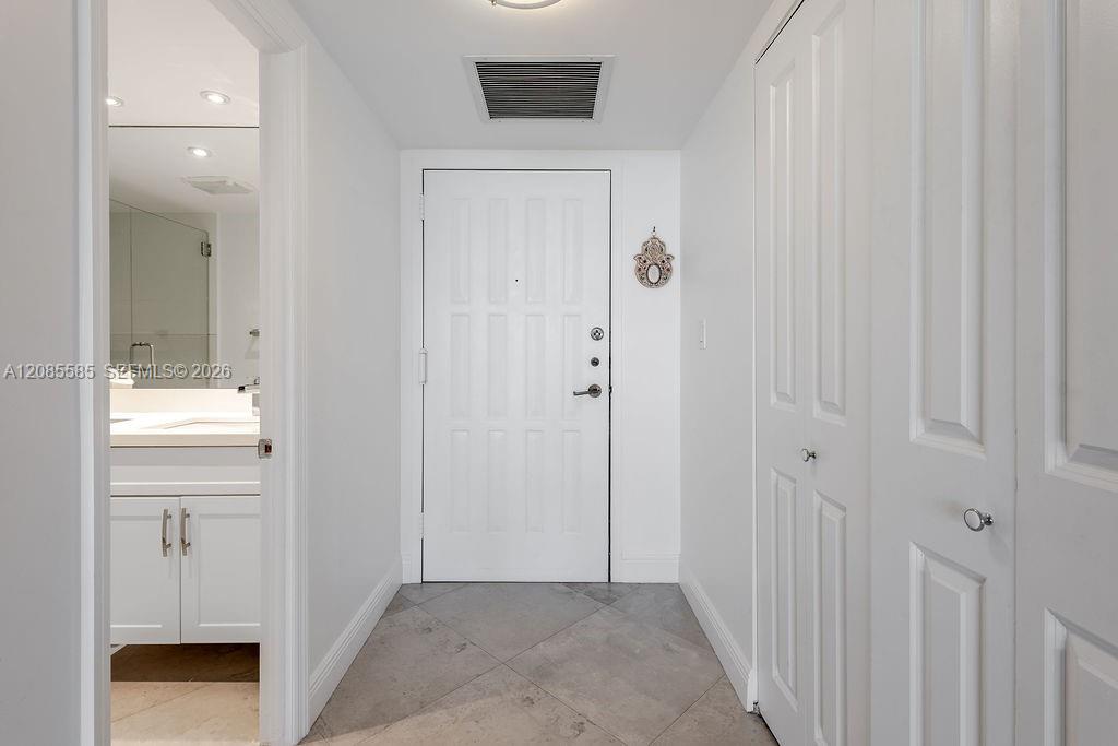 600 Parkview Dr # 829 — Photo 4