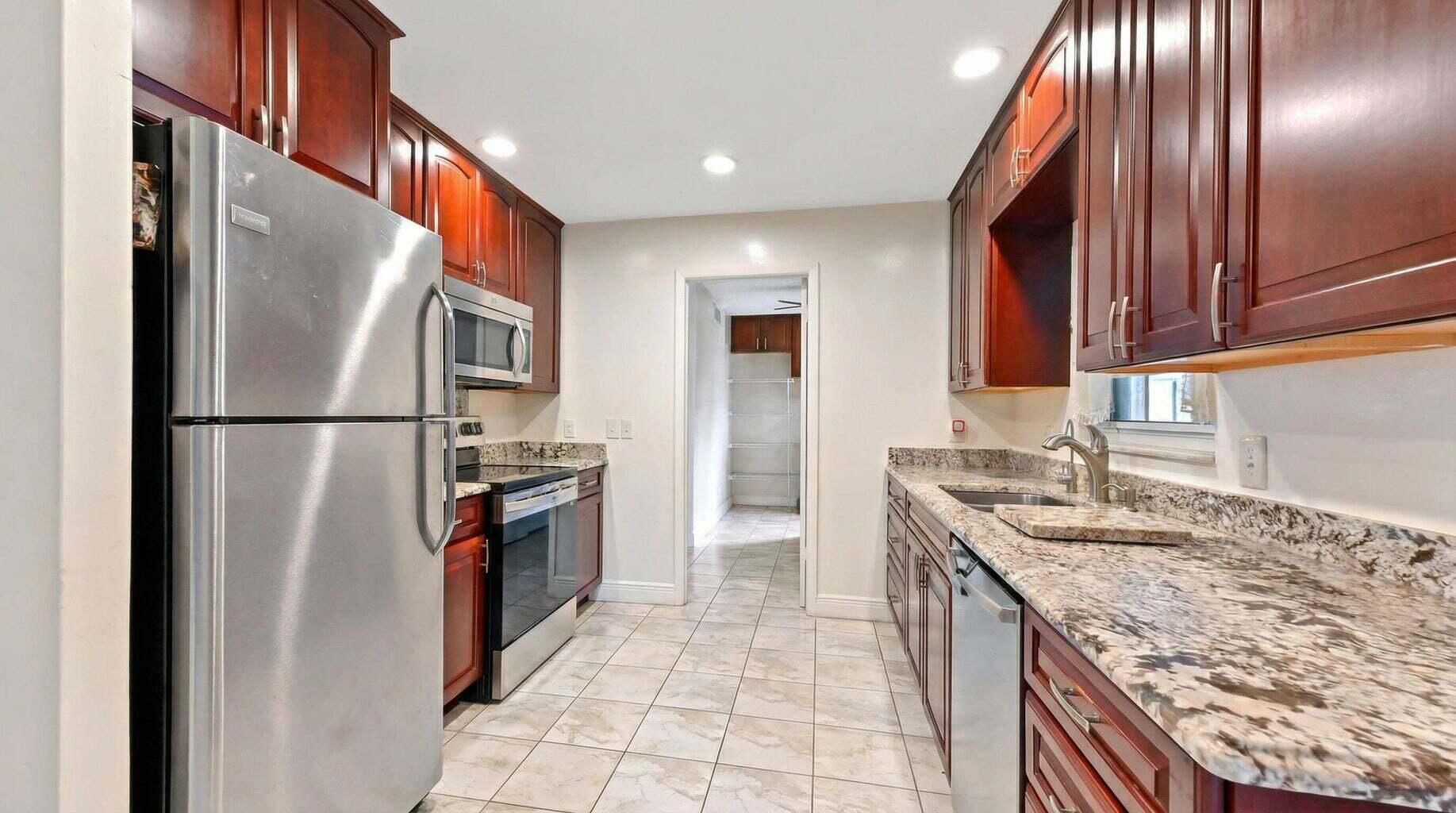 428 ALEMEDA Drive — Photo 5