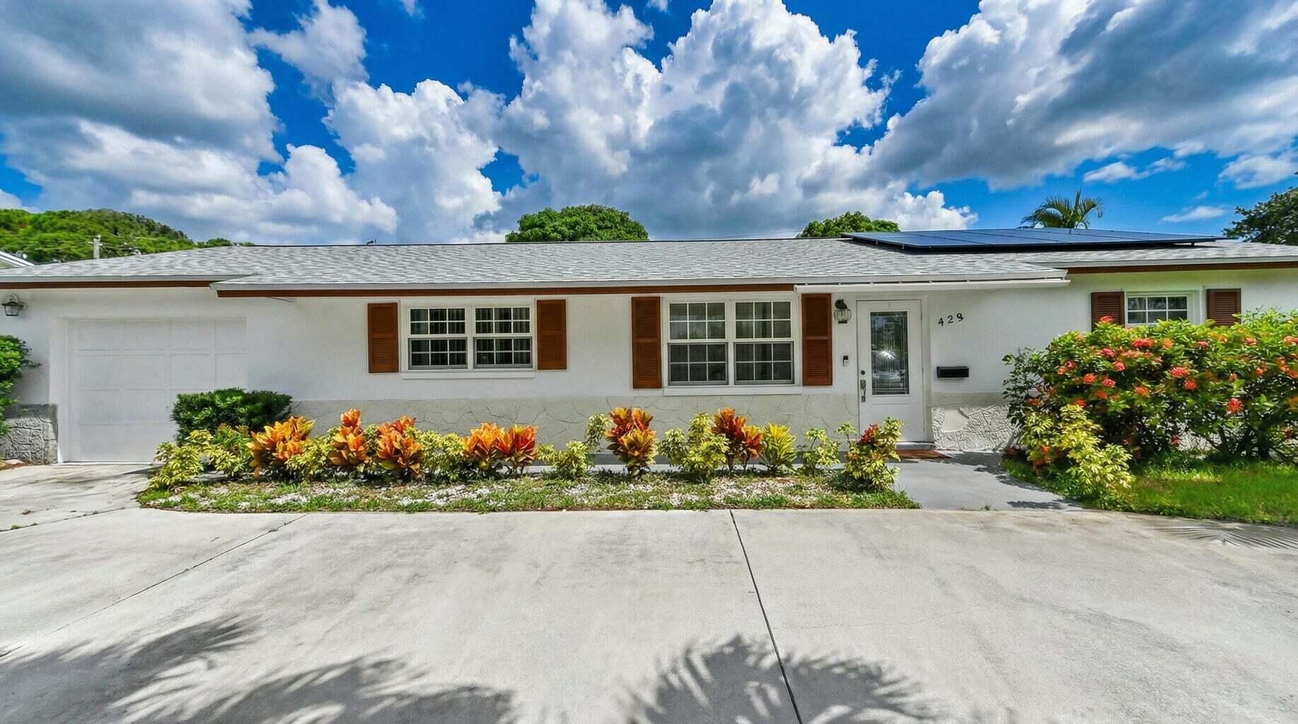 428 ALEMEDA Drive — Photo 2
