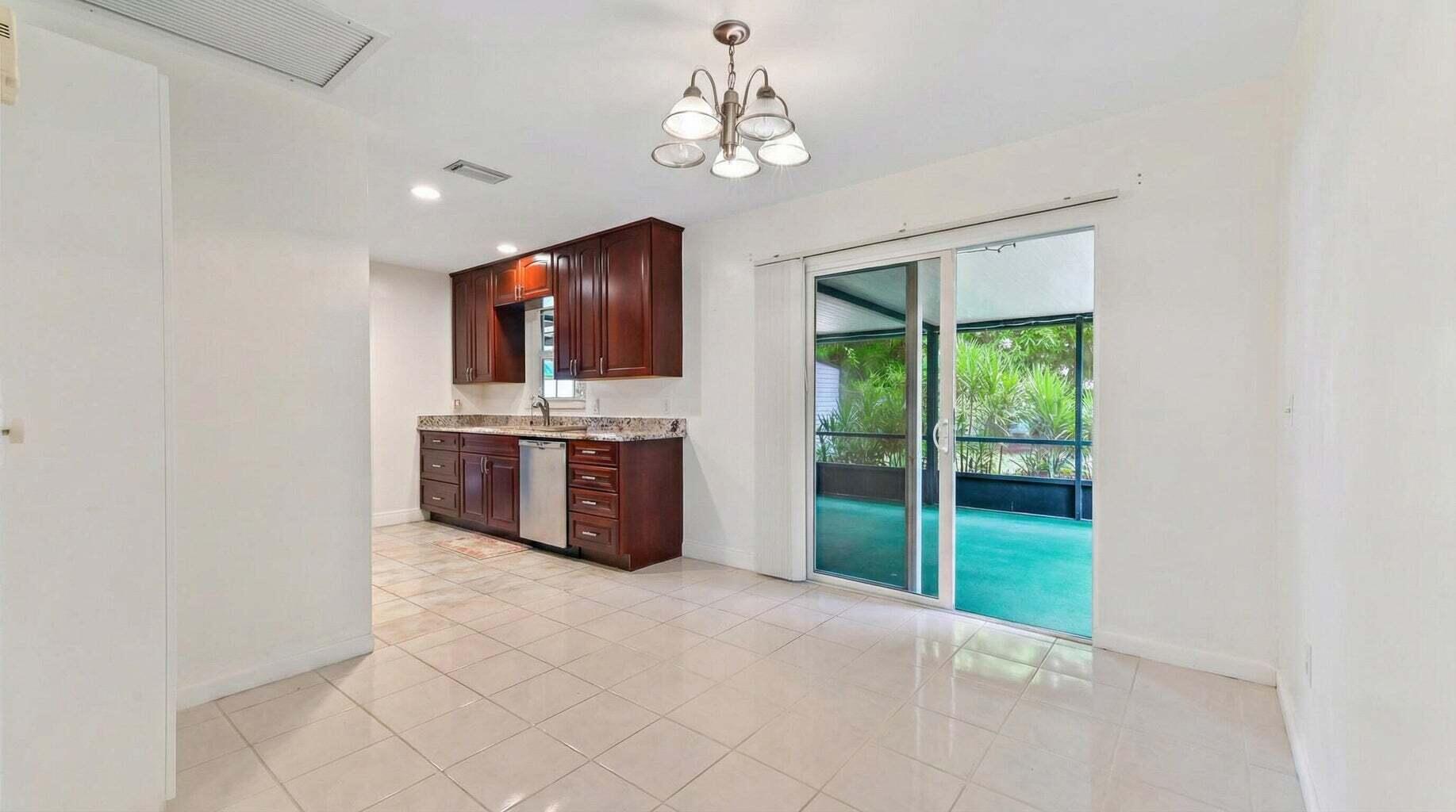 428 ALEMEDA Drive — Photo 4