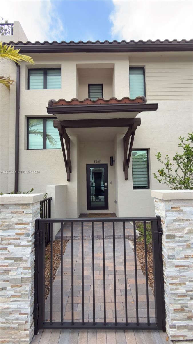 8388 NW 49th St — Photo 2
