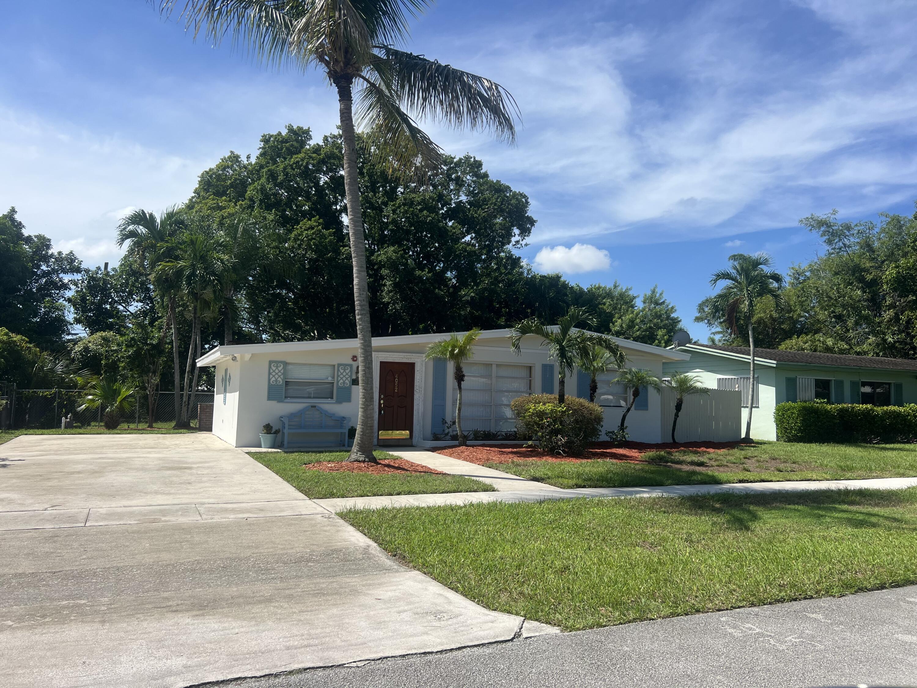 4052 Collin Drive — Photo 3