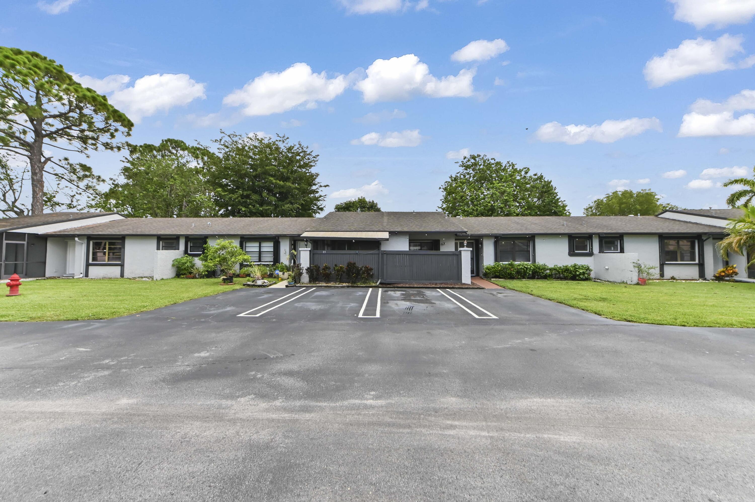 84 Conaskonk Circle, Royal Palm Beach FL 33411