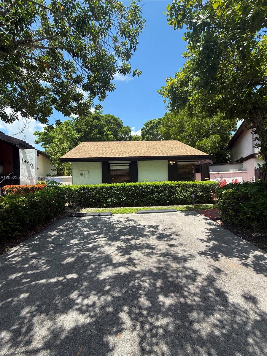 1470 Flamingo Ct, Pembroke Pines FL 33026