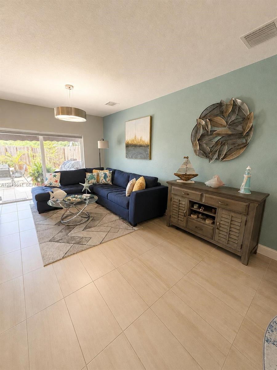 1222 NW 3rd Ln — Photo 5