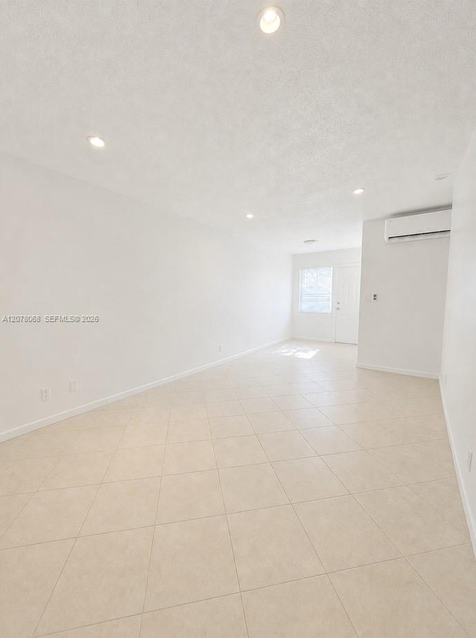 1231 NE 23rd Ave # 3 — Photo 2