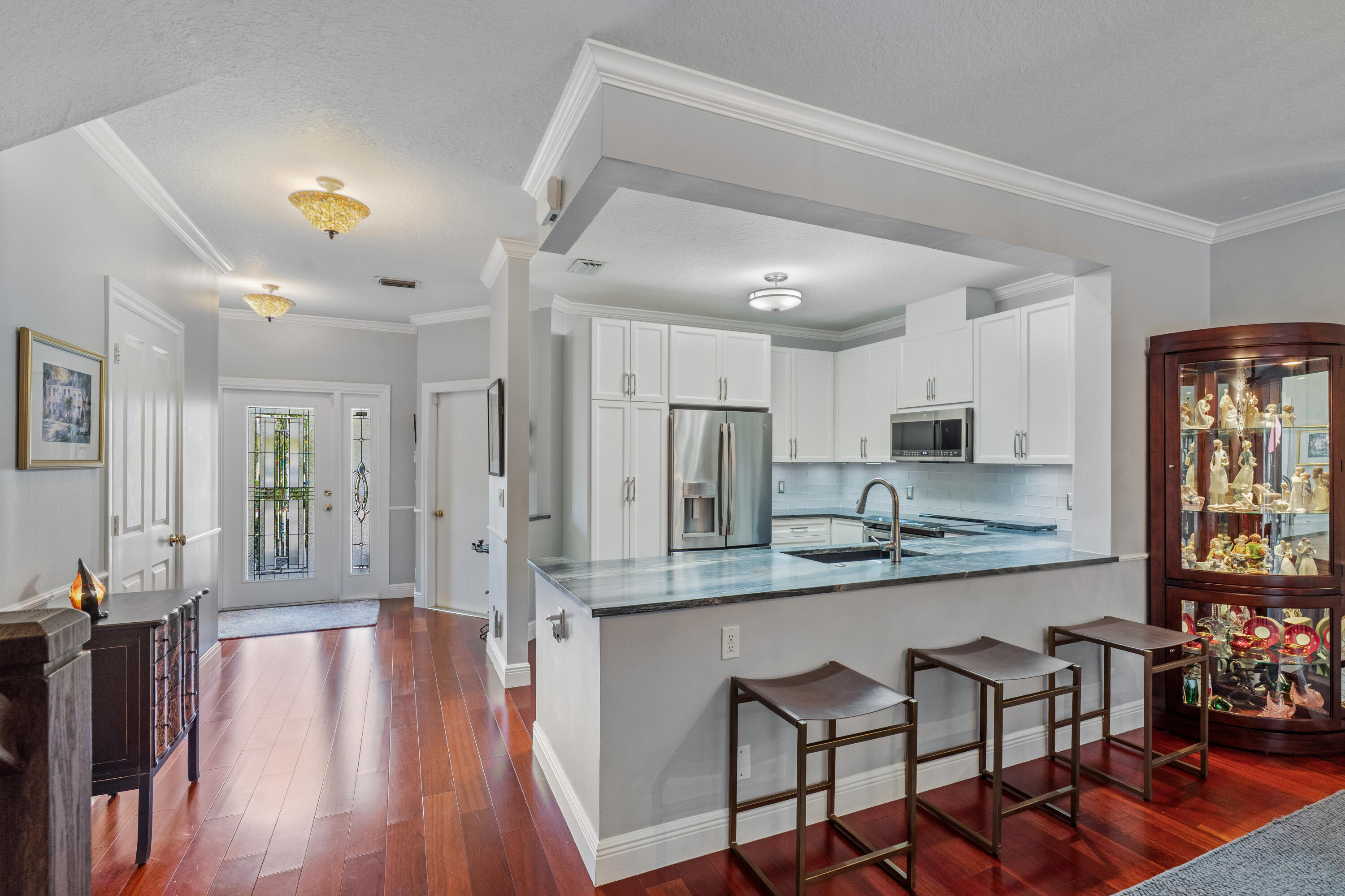 517 SW 7th Avenue — Photo 3