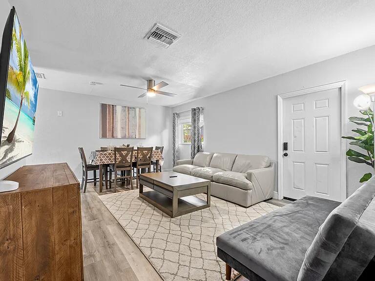 1208 NE 5th Avenue Unit 3, Fort Lauderdale FL 33304