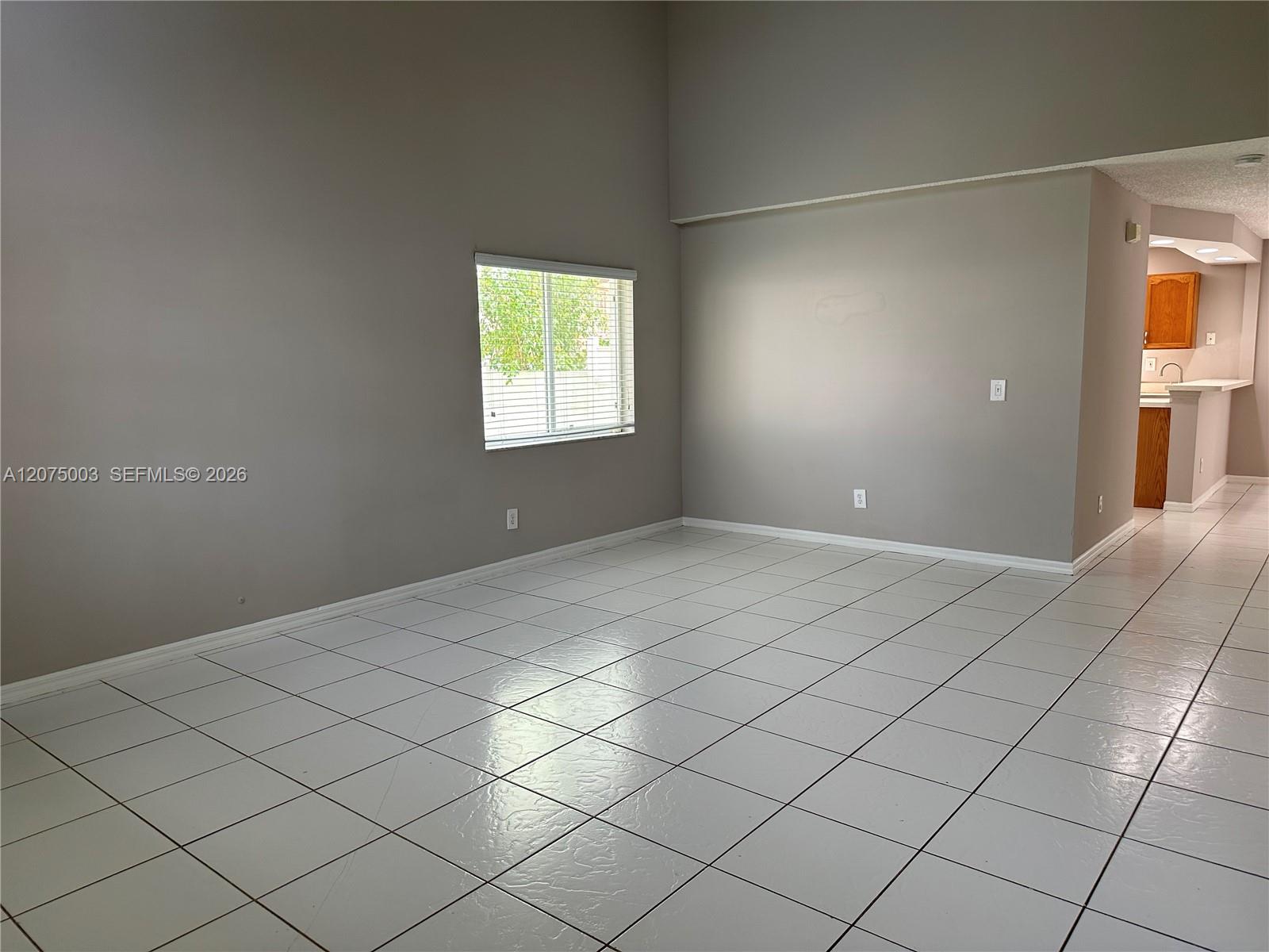 2403 SW 106th Ave — Photo 3