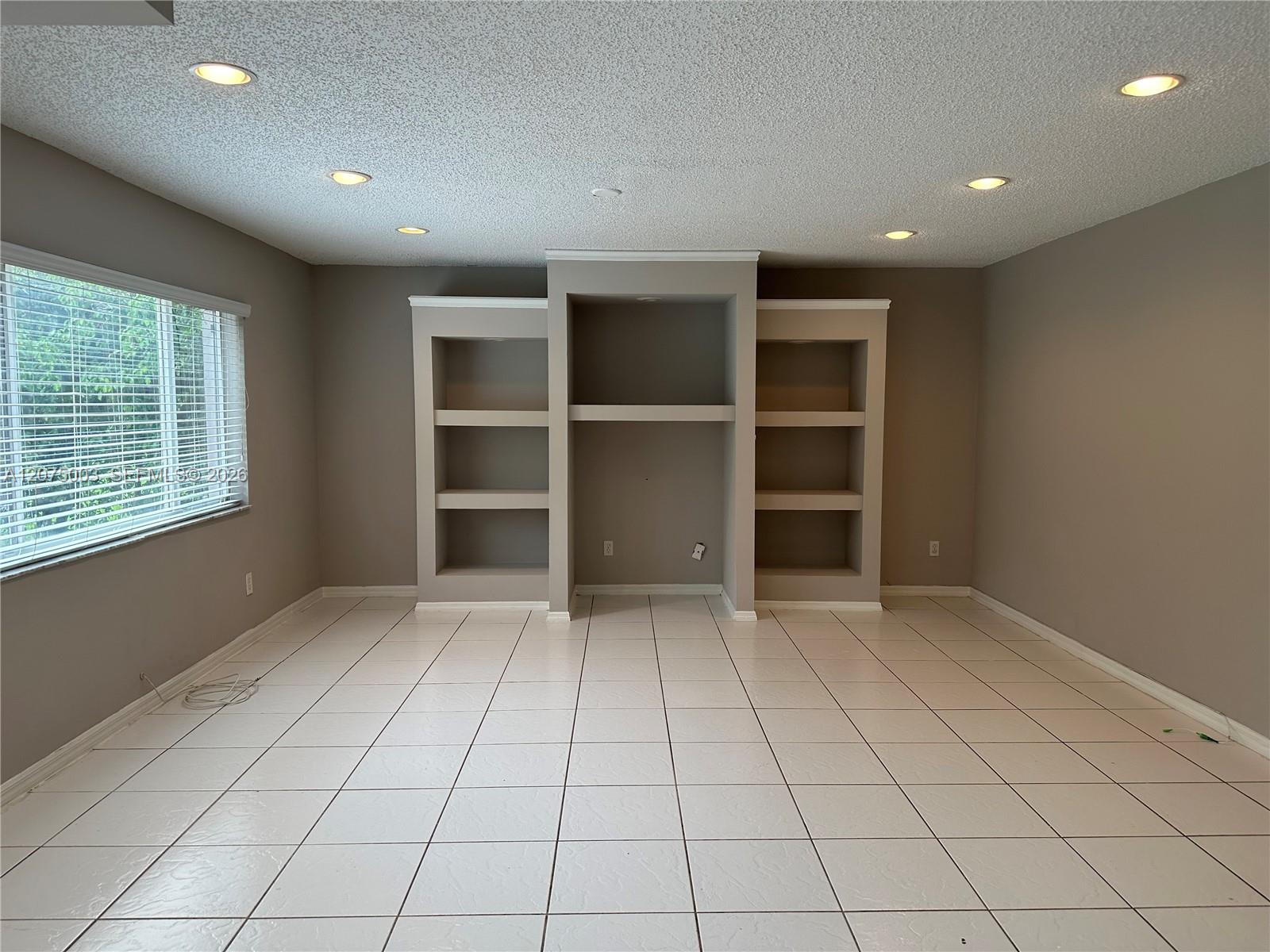 2403 SW 106th Ave — Photo 5