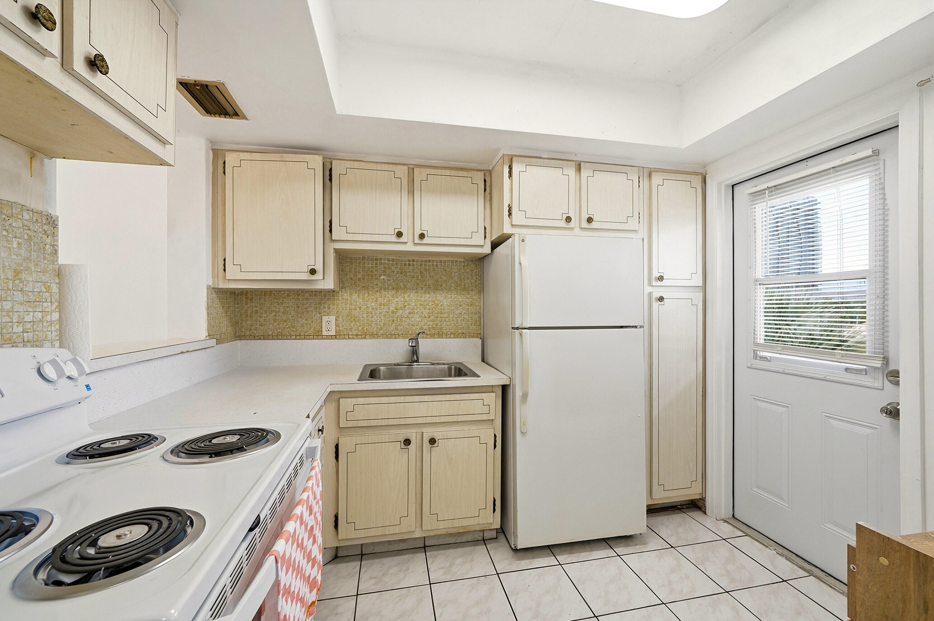 1333 E HALLANDALE BEACH Boulevard # 335 — Photo 4