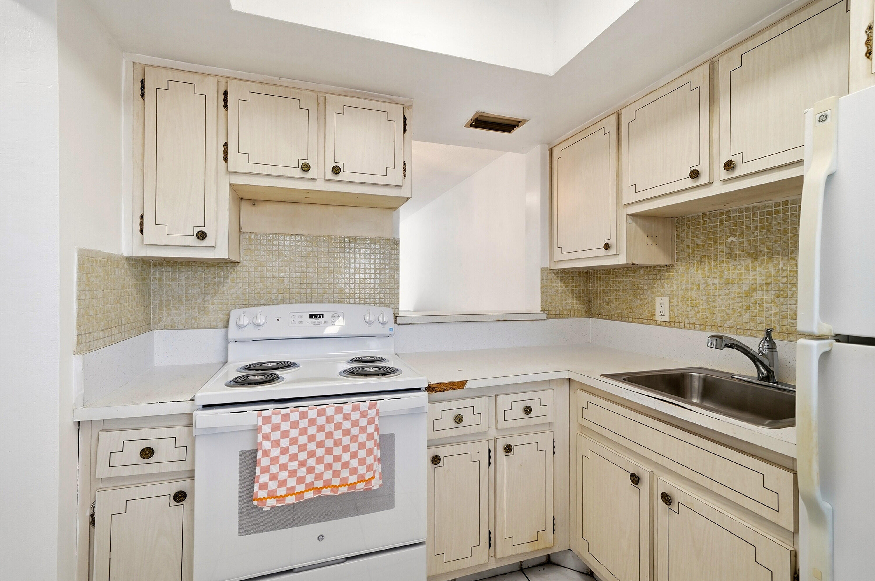 1333 E HALLANDALE BEACH Boulevard # 335 — Photo 3