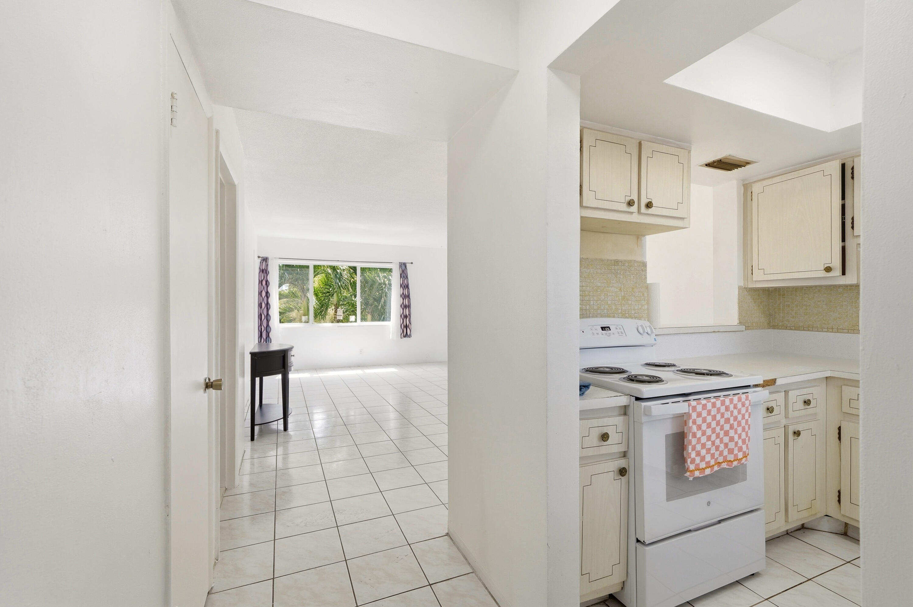 1333 E HALLANDALE BEACH Boulevard # 335 — Photo 2