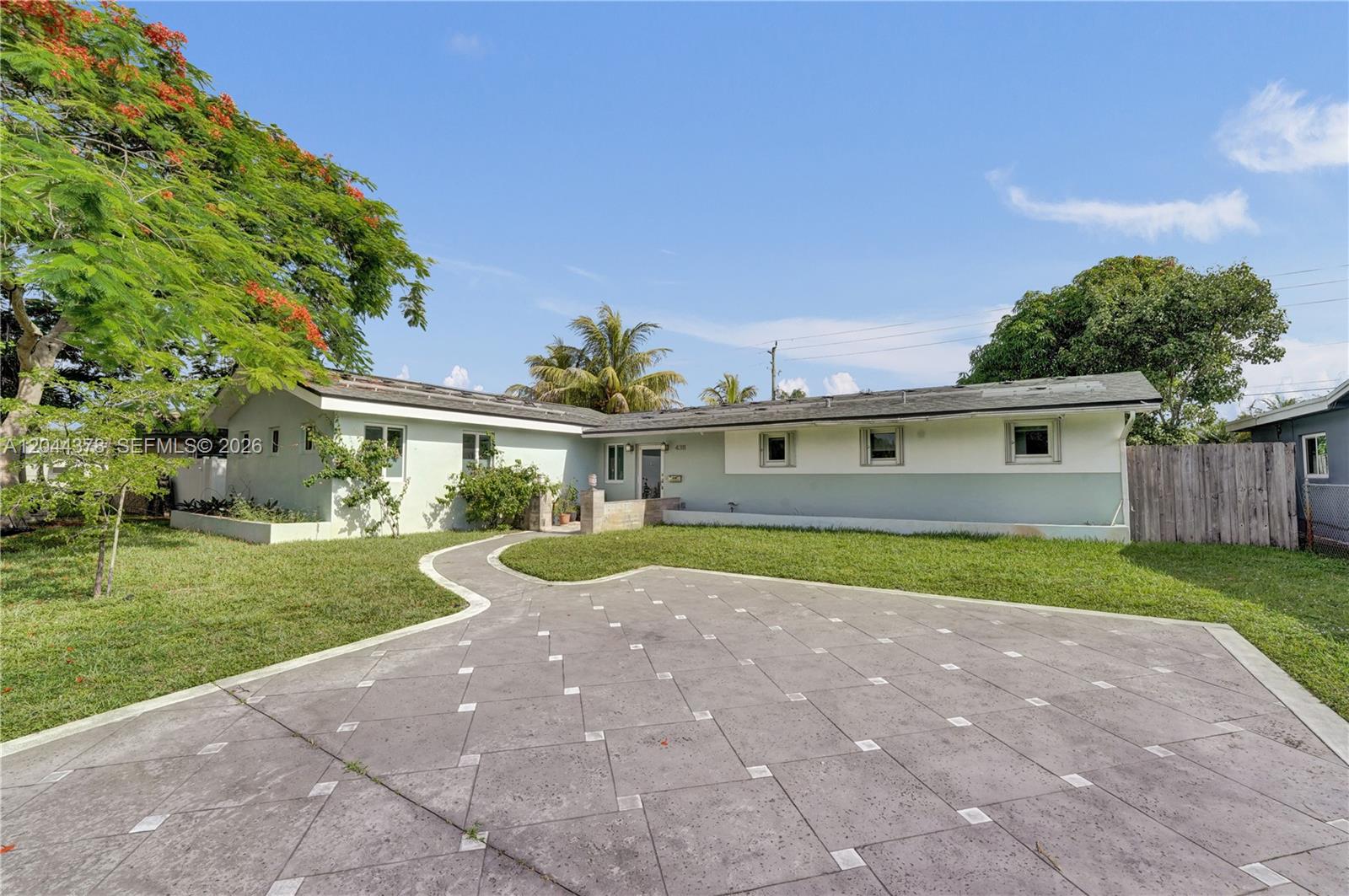 4311 Hayes St, Hollywood FL 33021