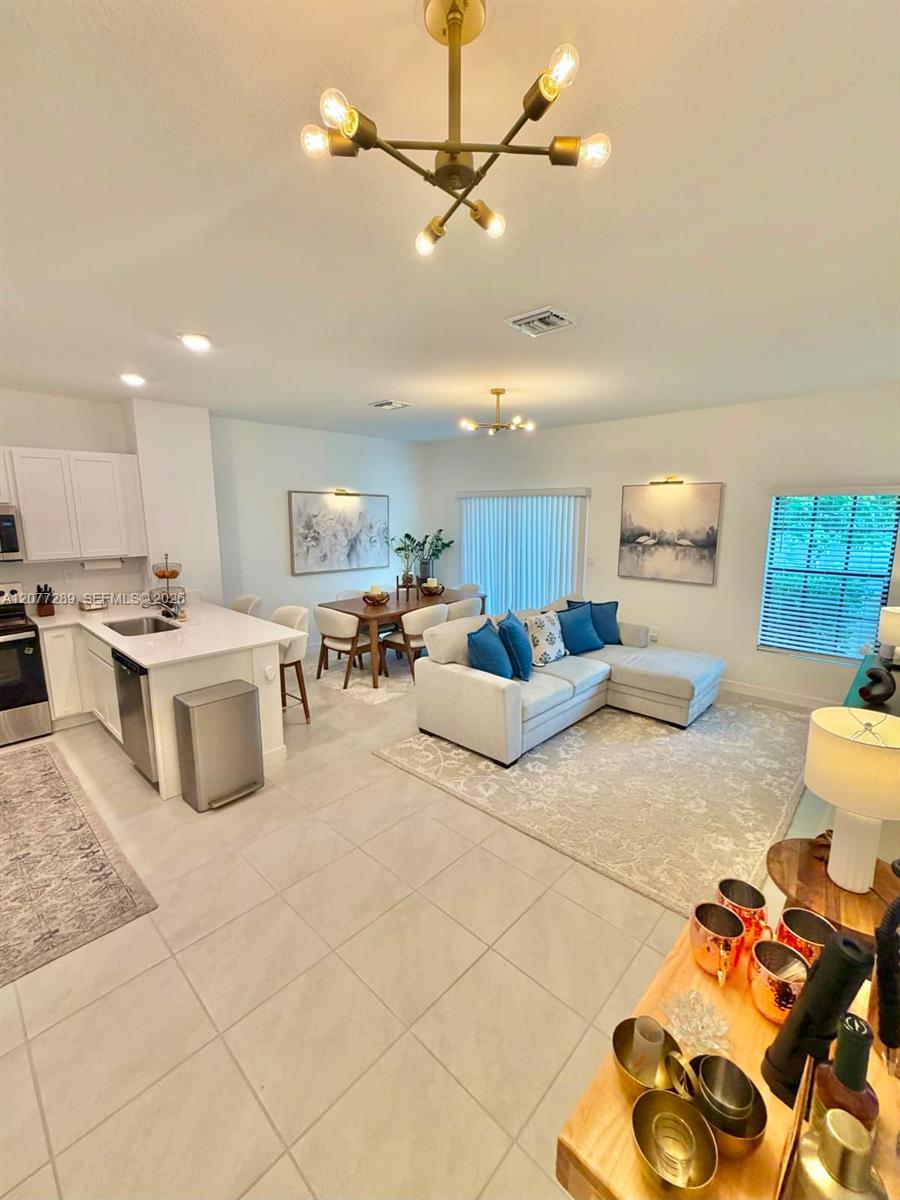 856 SW 11th Way — Photo 5