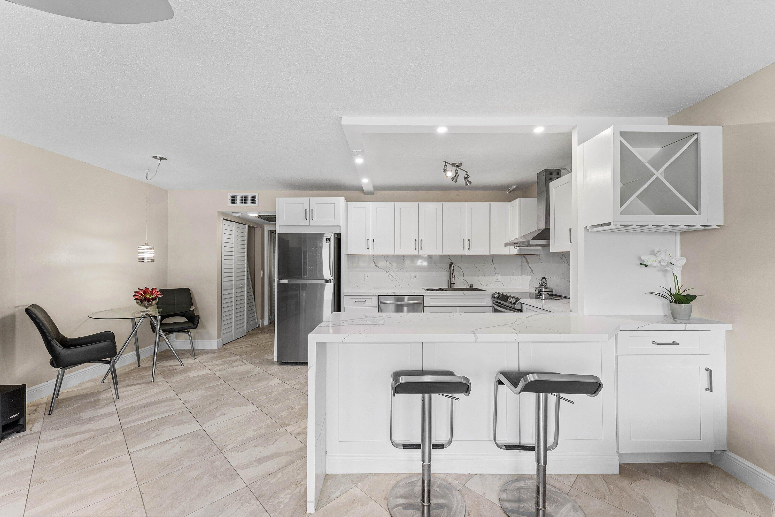 1015 Berkshire A — Photo 2